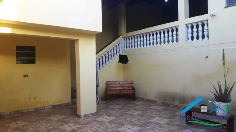 Imagem Casa à venda em Paraisópolis, MG. 4 quartos e 3 vagas coberta.