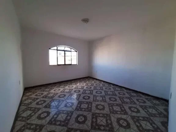 Imagem Casa aconchegante com cozinha com armários planejados, terraço amplo coberto e uma vaga de garagem localizado no bairro Santa Efigênia em Barbacena