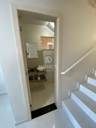 Imagem Sobrado amplo e Reformado no Centro – 330m² e a 500m da Praia!