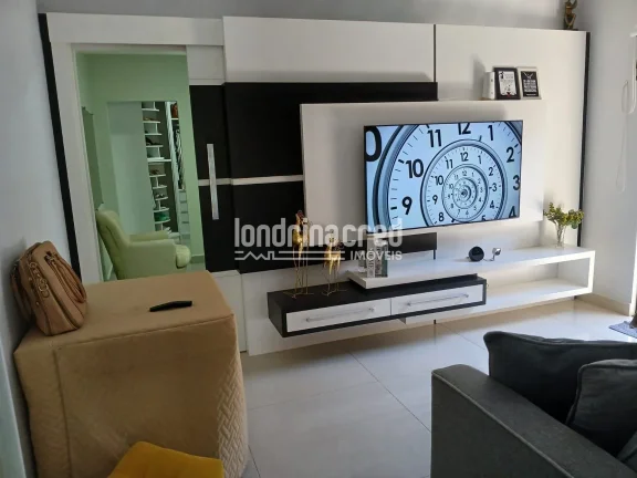 Imagem Linda casa no Cond. Terra Nova com 3 dormitórios (1 suíte), 2 vagas cobertas, 150m², planejados, ar-condicionado e ótimo aproveitamento do terreno de 145m².