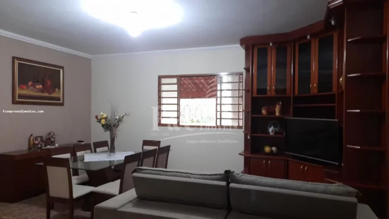 Imagem Chácara para Venda em Limeira, Rodovia Anhanguera, 3 dormitórios, 2 suítes, 1 banheiro, 5 vagas