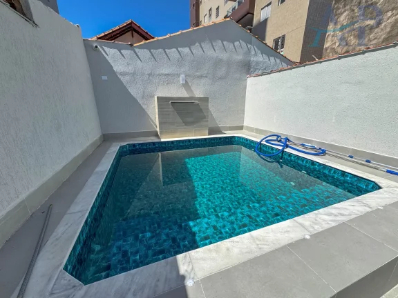 Imagem Casa Térrea no Canto do Forte em Praia Grande com Piscina
