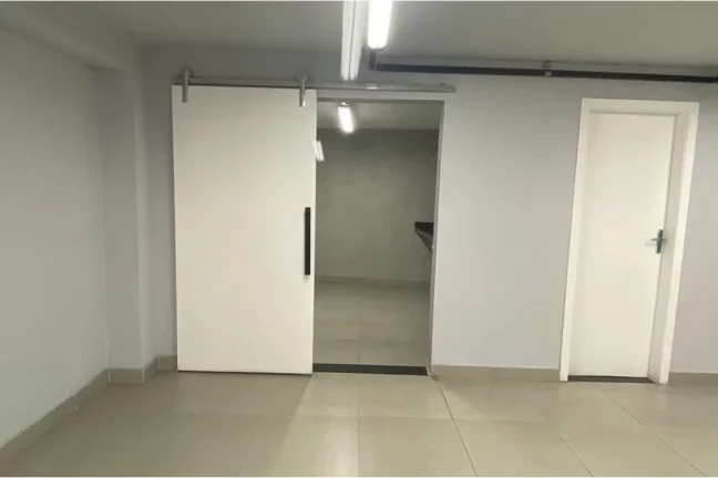 Imagem Salão Comercial Reformado na Lapa – Espaço Amplo, Versátil e Pronto para Sua Empresa!