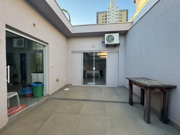Imagem Casa tipo para venda em Centro com 3 quartos, sendo 3 suítes, 266m2