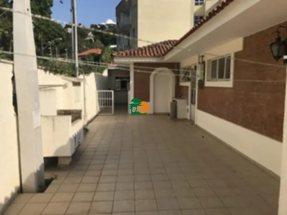 Imagem Casa para Venda em São Roque, Jardim Meny, 4 dormitórios, 1 suíte, 1 banheiro, 4 vagas