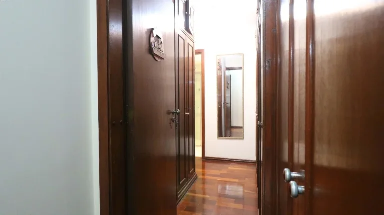 Imagem Apartamento 200M², 3Q, 3 Suítes, 5 Banheiros, 3 Vagas, Varanda, Piscina, Closet, Despensa, Dependência Completa de Serviço, Depósito, Armários.