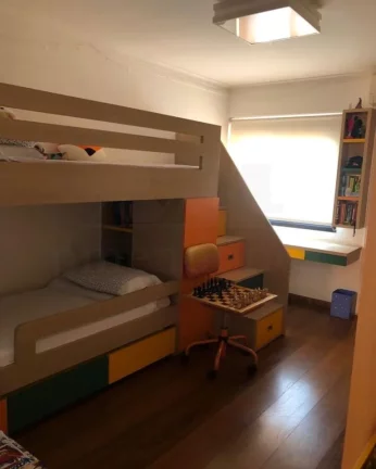 Imagem Apartamento na Rua Capote Valente com 3 suítes e 4 vagas, 192m²