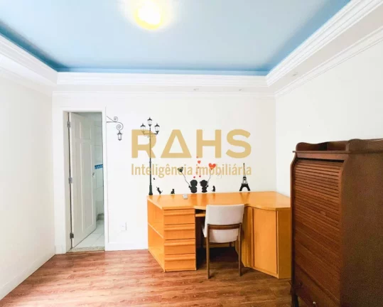 Imagem Linda casa semi-mobiliada e climatizada com 3 suítes, escritório, 2 vagas de garagem e completa á...