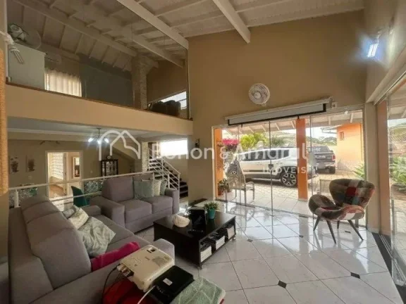 Imagem Casa com 3 dormitórios sendo 1 suíte, closet e varanda com linda vista, sala de jantar, estar e TV...