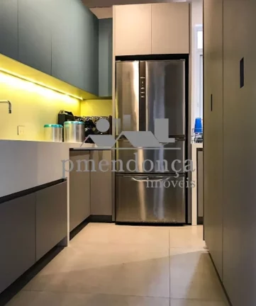 Imagem Apartamento amplo, totalmente reformado, em excelente localização, pronto para morar.