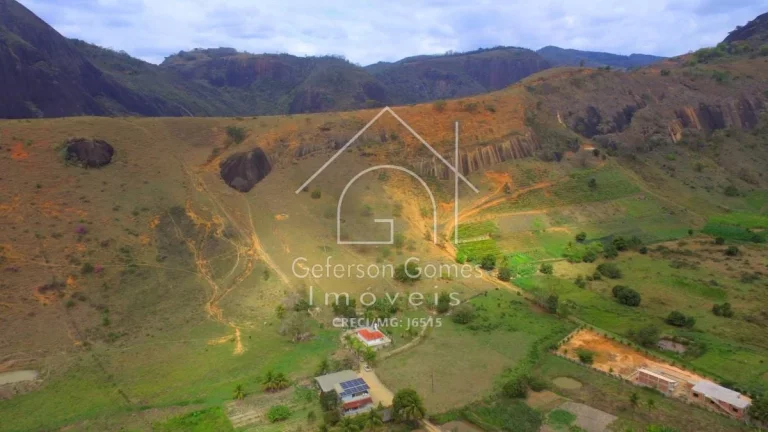 Imagem Chácara à venda Com 03 quartos - Córrego São Francisco - Mantena - MG