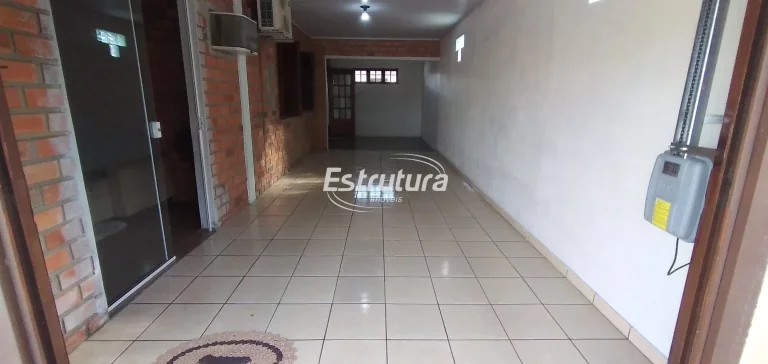 Imagem casa ampla no Pé de Platano 3 dormitórios, piscina e garagem para 3 automóveis