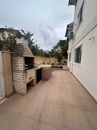 Imagem Casa Triplex à Venda no Condomínio Jardim Nova Barra