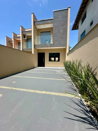 Imagem Geminado com 3 dormitórios sendo 1 suíte e 1 vaga de garagem - Adhemar Garcia | Joinville/SC
