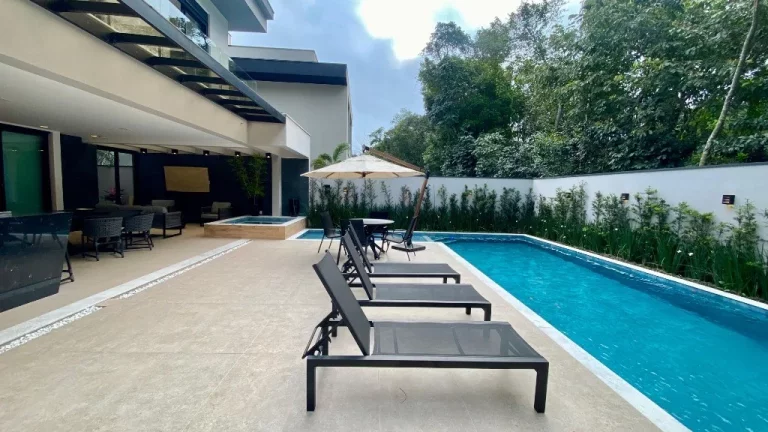 Imagem Casa de luxo à venda na Riviera de Bertioga-SP: 7 quartos, 7 suítes, 8 banheiros, 4 vagas de garagem!