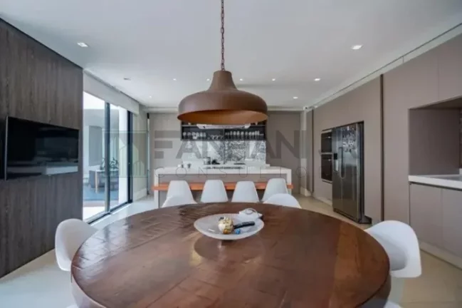 Imagem Luxuosa mansão de 4 quartos e 4 suítes no Jardim Europa, São Paulo-SP: 5 salas, 6 banheiros, 4 vagas, 415m². Venha conhecer!