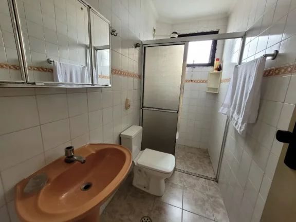 Imagem TOMBO - LOCALIZAÇÃO PRIVILEGIADA, APTO ESPAÇOSO, CLARO E AREJADO, LAZER C/ PISCINA, CHURRASQUEIRA, SALÃO DE FESTAS/JOGOS, GARAGEM NO PRÉDIO.