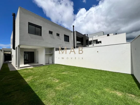 Imagem Imperdível casa à venda em Florianópolis-SC, no bairro Ingleses do Rio Vermelho, com 3 quartos, 3 suítes e 150m² de área.
