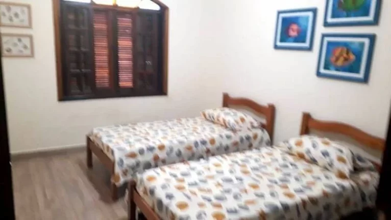 Imagem CASA LADO PRAIA - TODA REFORMADA - 3 DORMITORIOS S/UMA SUITE