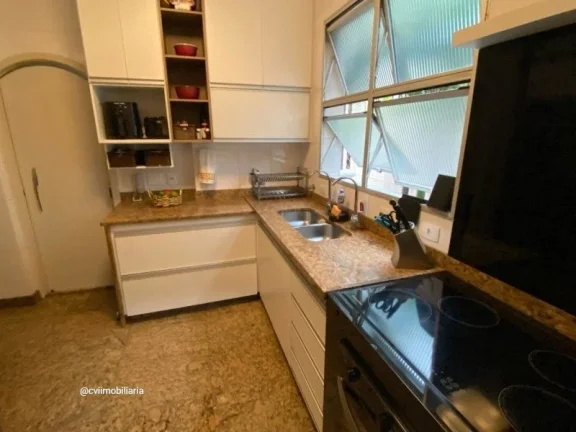 Imagem Excelente apartamento 4 quartos, finamente decorado, com 160mts, em ótima localização!
Ao Lado de...