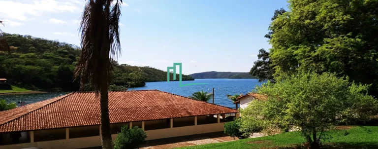Imagem Venha passar o natal nesse paraíso em Rifaina. -Acomoda ate 40 pessoas em camas -Com 2 casas, a casa de baixo conta com 4 suítes, sendo 2 das suítes