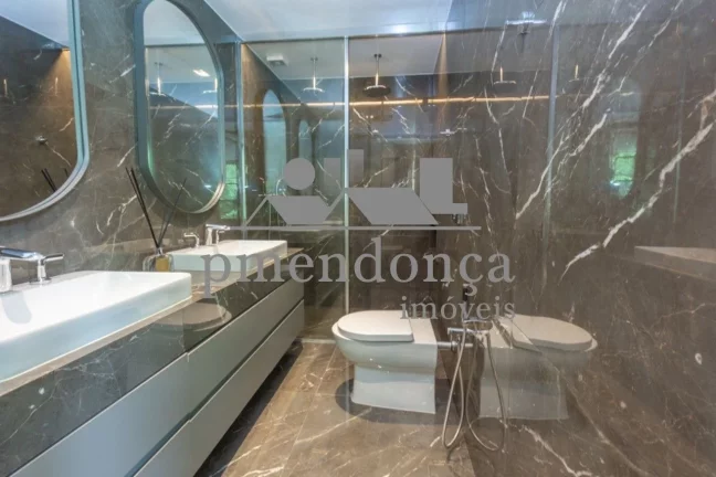 Imagem Apartamento reformado na Rua Sabará com 107m², 2 suítes e 1 vaga.