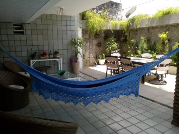 Imagem Casa à venda no bairro Suissa - Espaçosa com 5 quartos e 4 vagas de garagem!