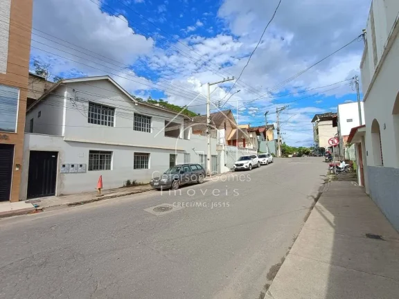 Imagem Aluguel - Casa Com 03 Quartos - Centro - Mantena - MG