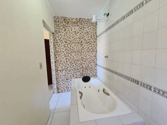 Imagem Casa para Venda em Atibaia, Jardim Paulista, 3 dormitórios, 1 suíte, 1 banheiro, 3 vagas
