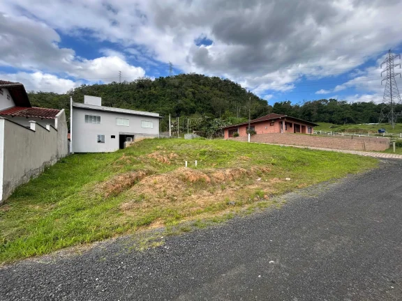 Imagem Casa com 2 dormitórios e Terreno de 596,46m² em Rodeio/SC