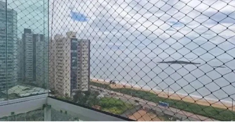 Imagem Vendo apartamento de três quartos com suite de frente para o mar.