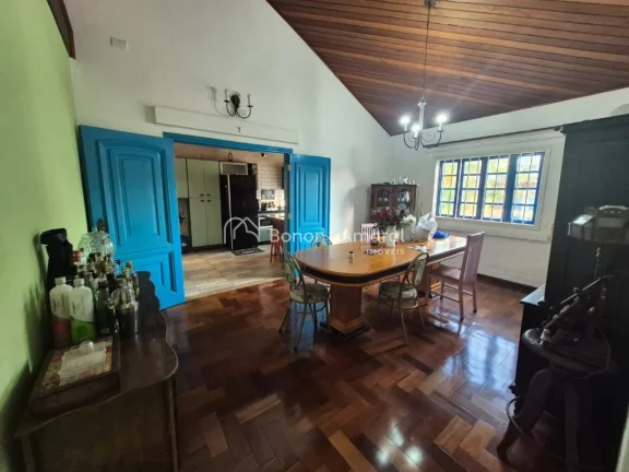 Imagem Esta chácara é o refúgio ideal para quem busca tranquilidade sem abrir mão do conforto. Com trê...