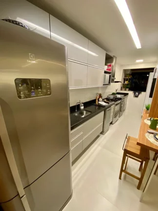 Imagem Uma unidade com três quartos com uma suíte e duas vagas de garagem!