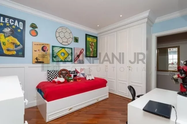 Imagem Venha se encantar com este espetacular apartamento localizado no coração do Jardim Europa, ao lado do Clube Pinheiros e do Shopping Iguatemi. Com 4