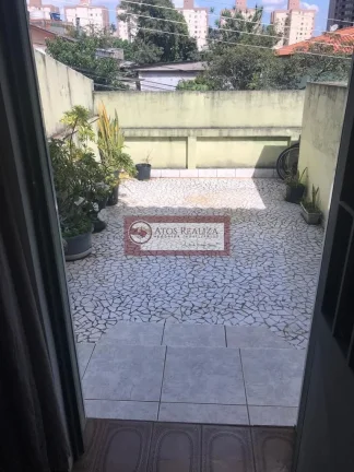 Imagem Vendo super oportunidade na vila inglesa, região do Jardim Alzira. Sobrado de 116m2, com 3 Dormitorios, sendo 1 Suíte, todos com Armários, quatro de empregada, 2 vagas de garagem com luz automática, portão automático, corredor lateral, 2 Caixa d'água de 5