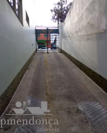 Imagem Apartamento amplo, com piso todo em taco, com 2 quartos com armários embutidos e 1 banheiro no tota...