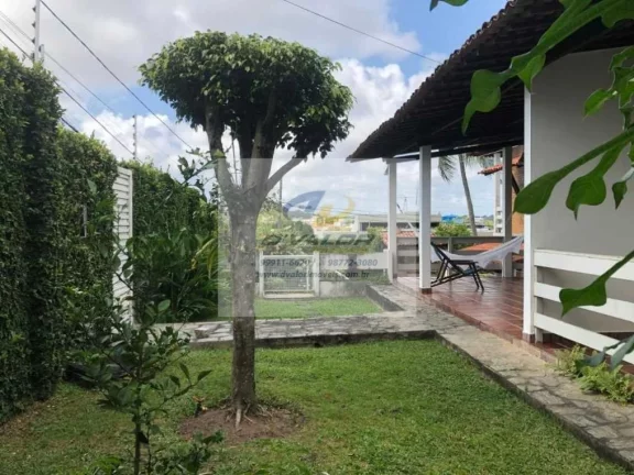 Imagem Vendo Casa de Alto Padrão com 400 m², 4 quartos s/ 2 suítes, escritório, piscina, jardim e 4 vagas