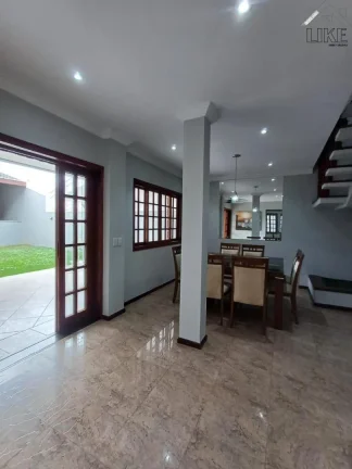 Imagem "Casa Mobiliada à Venda em Condomínio Fechado - Altos da Serra II, Urbanova, São José dos Campos - 309m²"