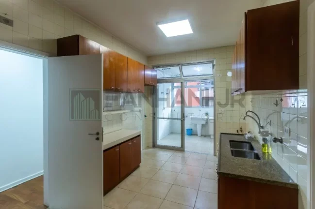 Imagem Imperdível: Apartamento para locação no Itaim Bibi, São Paulo-SP! 3 quartos, 1 suíte, 3 salas, 2 banheiros, 2 vagas de garagem e 160m² de área. Venha conferir!