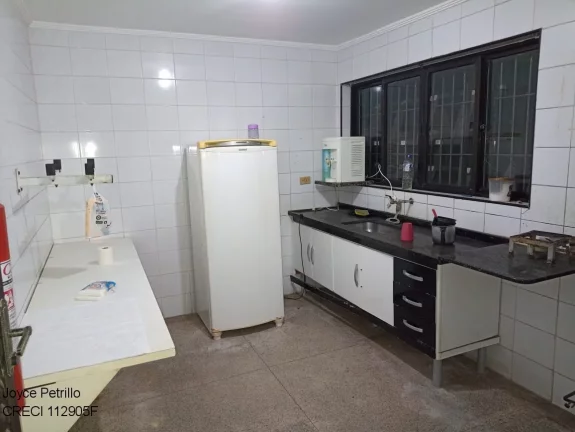 Imagem Galpão comercial com 2 mezaninos, cozinha e 3 banheiros. Localização estratégica em Peruíbe. Ideal para empresas. Agende sua visita!