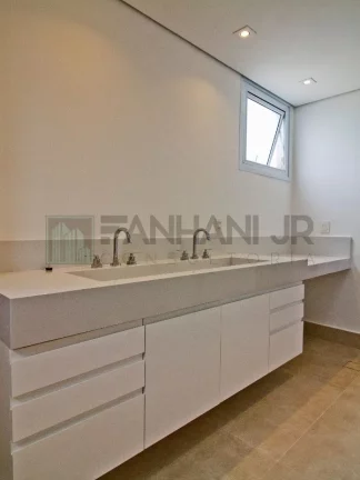 Imagem Vendo Maravilhoso apartamento totalmente reformado no coração dos Jardins !!!! Acabamentos nobres, marcenaria de primeira e com uma vista incrível. A