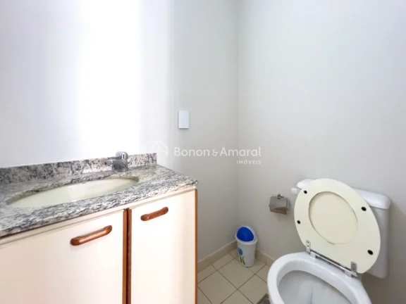 Imagem Com reforma recente e projeto que valoriza amplitude, iluminação e conforto, esta cobertura duplex...