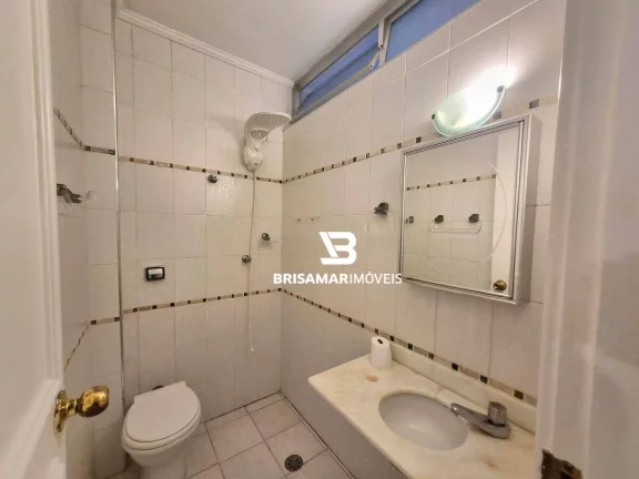 Imagem PITANGUEIRAS- UMA QUADRA DA PRAIA , TOTALMENTE REFORMADO, GARAGEM DEMARCADA NO PRÉDIO.