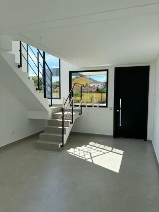 Imagem Imperdível oportunidade: Casa à venda em Florianópolis-SC, no Campeche, com 3 quartos, 1 suíte e 157m² de área.