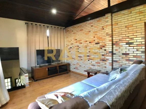 Imagem Sobrado com 2 suítes e 1 quarto, ampla área gourmet com churrasqueira e piscina, 2 vagas de garage...