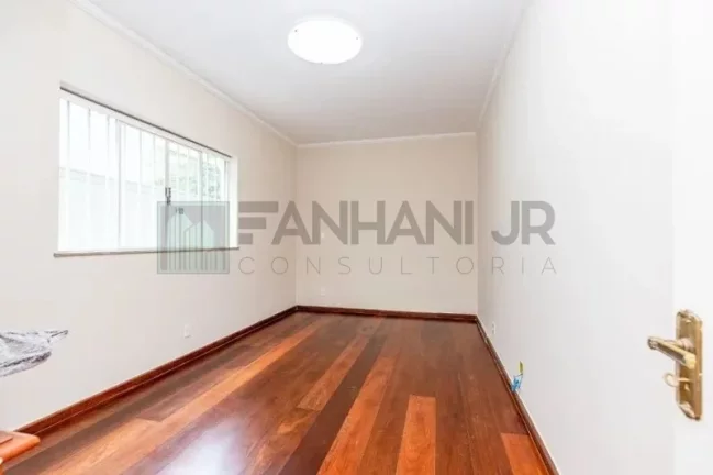 Imagem Casa de luxo no Jardim Paulista: 4 quartos, 3 suítes, 5 banheiros, 4 vagas. 400m² de área. Venda ou locação em SP.
