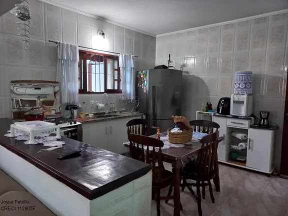Imagem Casa 3 dormitórios e piscina, disponível para locação em Peruíbe.
