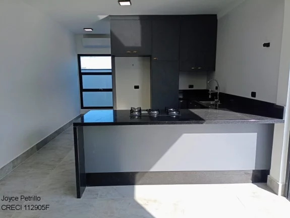 Imagem Casa Nova com Arquitetura Moderna à Venda em Condomínio Fechado na Cidade de Peruíbe.