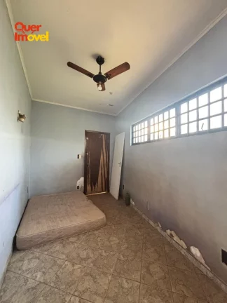 Imagem Casa à venda em Ribeirão Preto-SP, Jardim Diva Tarlá de Carvalho: 2 quartos, 1 sala, 1 banheiro, 2 vagas, 80m²!