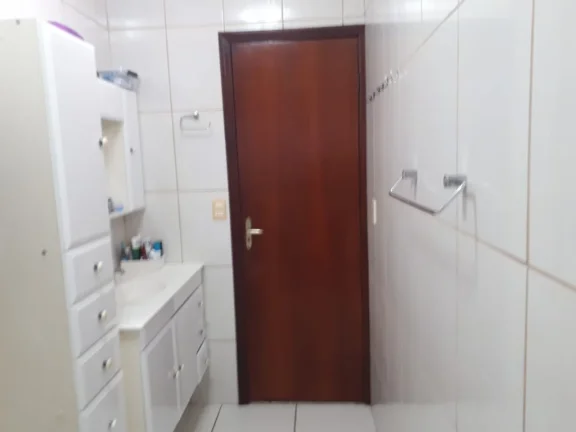 Imagem Imperdível! Casa à venda em Sorocaba-SP, no bairro Wanel Ville, com 3 quartos, 1 suíte, 2 salas, 1 banheiro, 3 vagas de garagem e 219m².